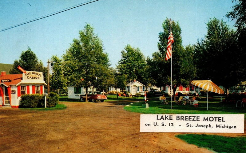 Lake Breeze Motel (Lake Breeze Cabins, Lake Breeze Cabin Court) - Vintage Postcard